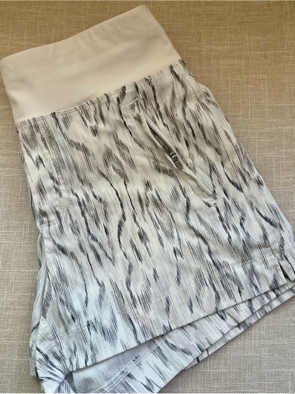 Athleta Trekkie North Shorts in Ikat Magnolia - Picture 4 of 6